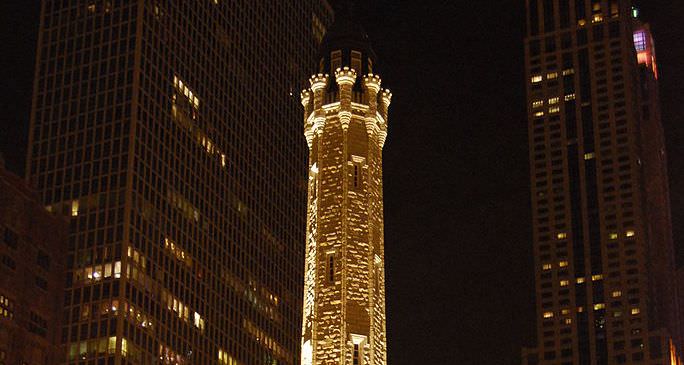 3-685px-Chicago_Water_Tower_by_night